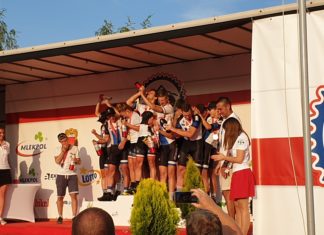 Trenerzy i ich podopieczni na Mistrzostwach Polski w Mrągowie