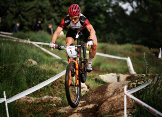 Bartłomiej Wawak z KROSS ORLEN Cycling Team zwycięża w wyścigu KOS Island MTB XCO.