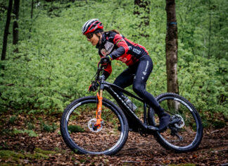 Jesienią jazda rowerem jest bezpieczniejsza niż samochodem, o ile korzystamy z wyznaczonych ścieżek – mówi Maja Włoszczowska