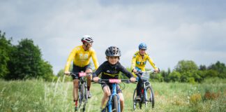 Rycerze z Chorągwią Czerwonej „M” | Cisowianka Mazovia MTB Marathon w Ciechanowie